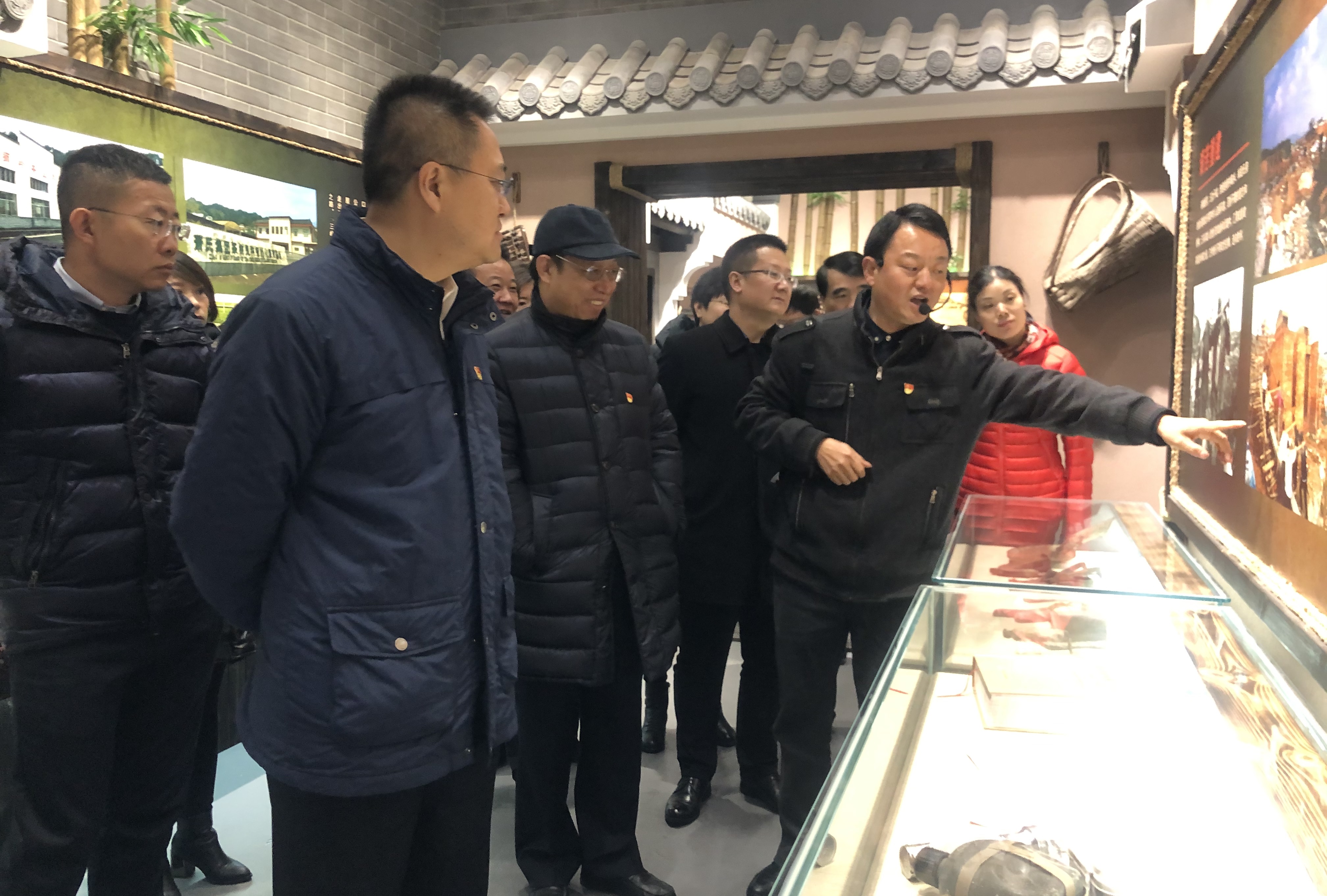 許家沖參觀(guān)3.jpg 許家沖參觀(guān)3.jpg