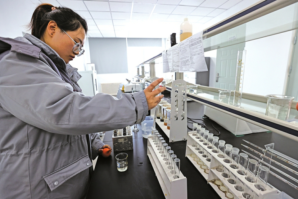 長(cháng)清馬山垃圾焚燒發(fā)電項目日焚燒約1500噸，年發(fā)電2億度，可滿(mǎn)足近6萬(wàn)戶(hù)家庭一年的用電 垃圾焚燒 發(fā)電生金